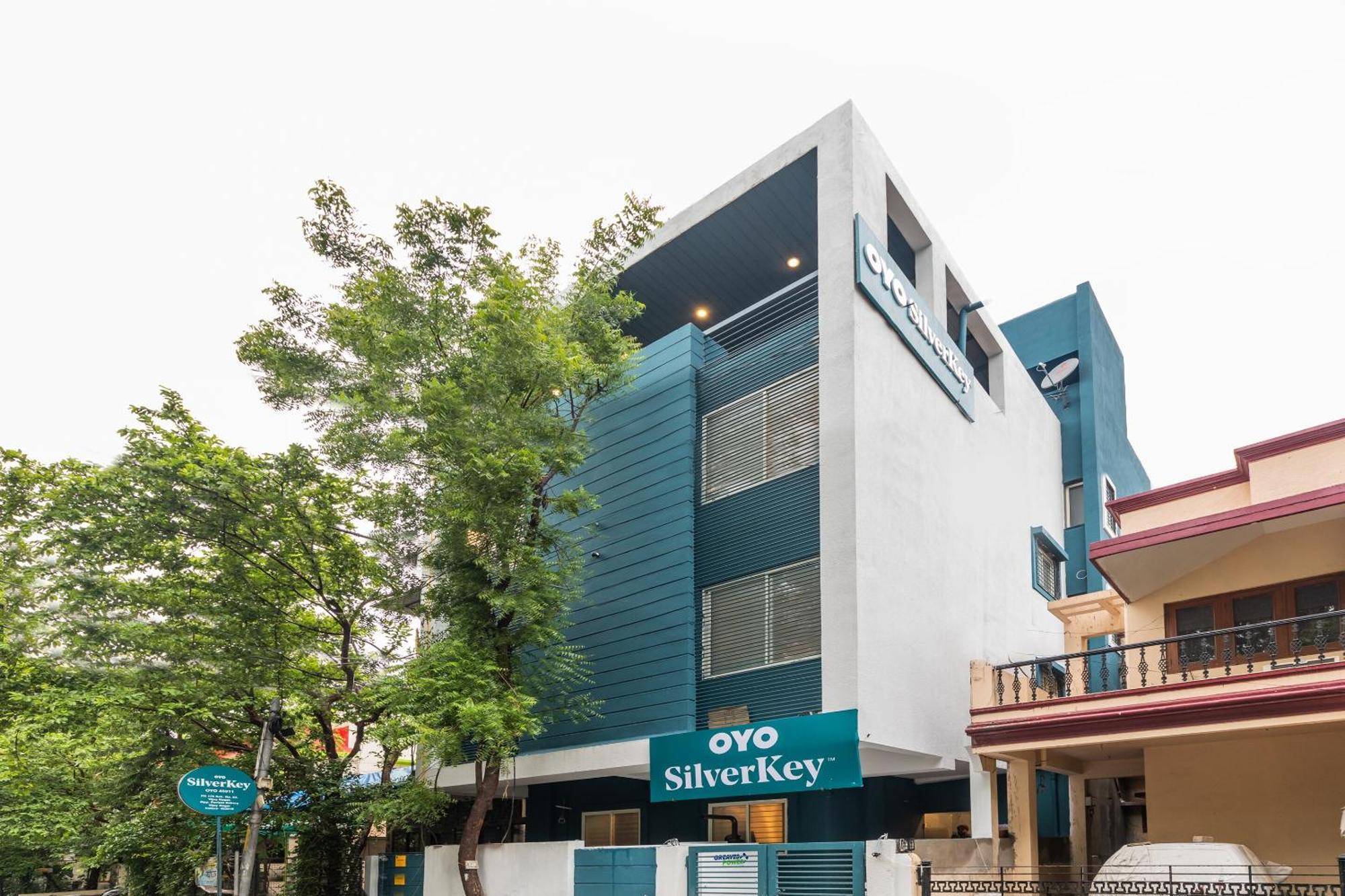 银钥匙行政住宿45911软视学院酒店 印多尔 外观 照片